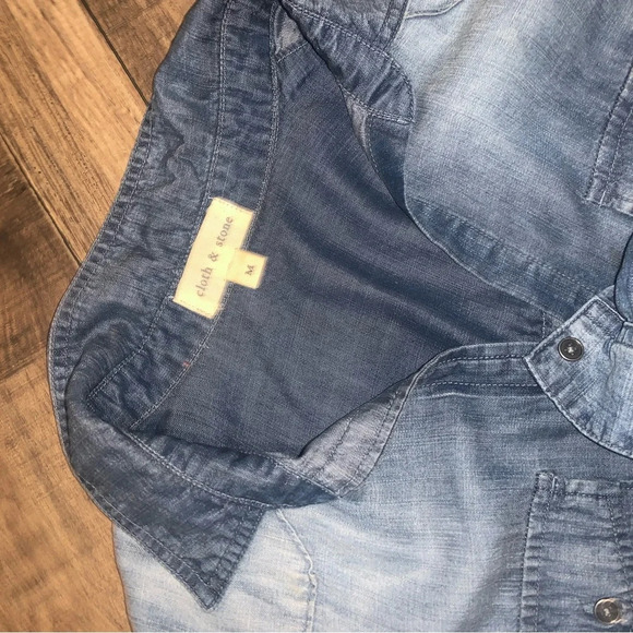 Cloth & stone denim fade button up size M $98 Anthropolgie boho classic spring - Picture 4 of 4